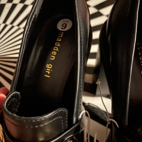 Madden Girl Kassidy heeled chain platform loafers. - Picture 5 of 7